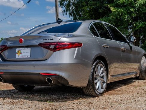 Used 2018 Alfa Romeo Giulia AWD image 5