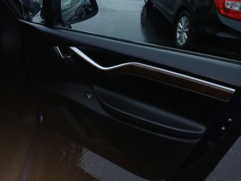 Used 2017 Tesla Model X 75D image 18