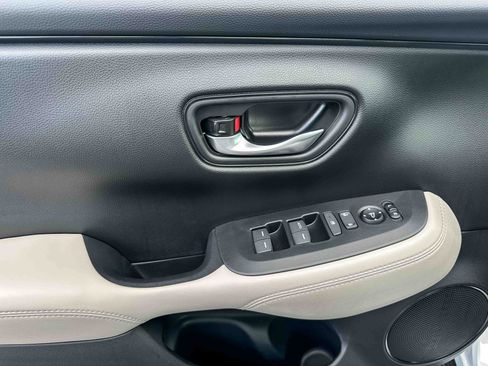 New 2026 Honda HR-V LX image 13