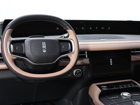 New 2026 Lincoln Navigator Black Label AWD/4WD image 12