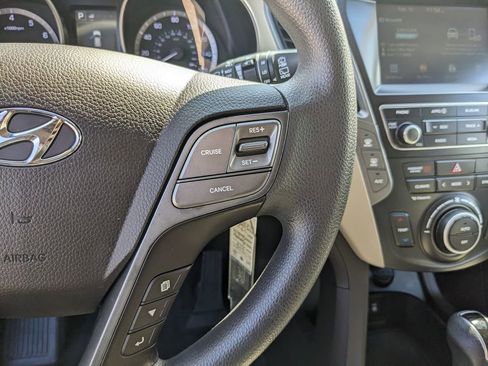 Used 2018 Hyundai Santa Fe SE image 31