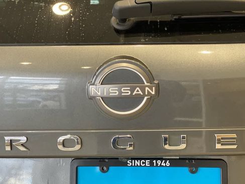 Used 2023 Nissan Rogue SV AWD/4WD image 11