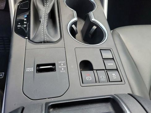 Used 2023 Toyota Highlander XLE FWD image 34