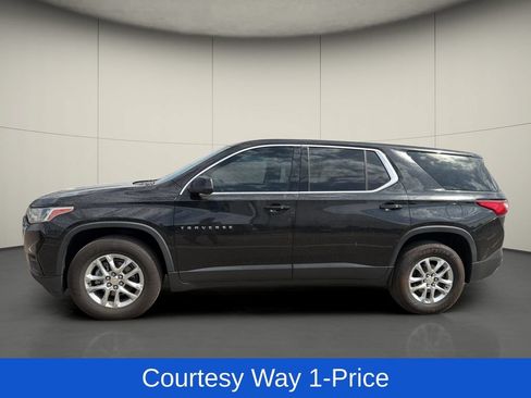Used 2021 Chevrolet Traverse LS w/ LPO, Cargo Package FWD image 5