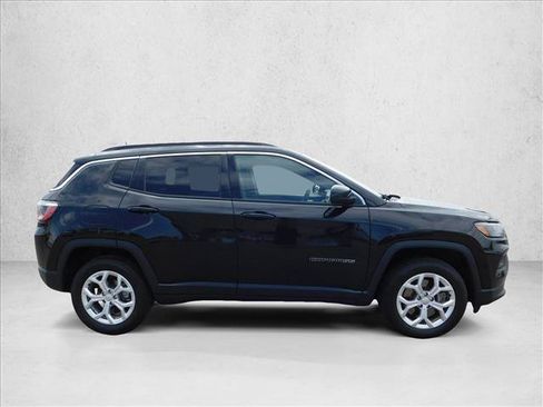 Used 2024 Jeep Compass Latitude AWD/4WD image 7