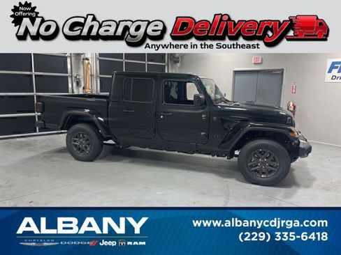 New 2025 Jeep Gladiator Sport AWD/4WD image 1