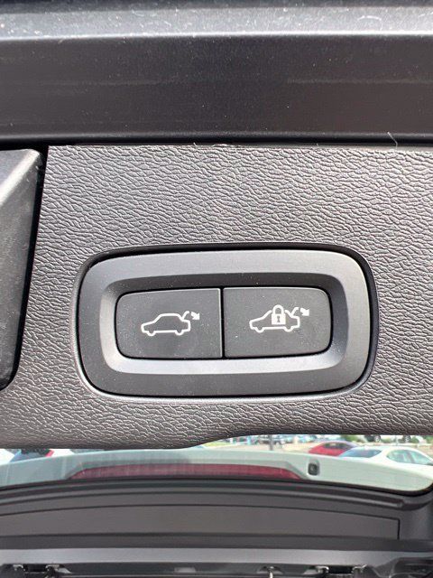 Used 2026 Volvo XC60 B5 Plus AWD/4WD image 32