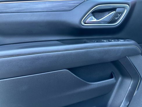 Used 2023 GMC Yukon SLT w/ SLT Premium Package image 10