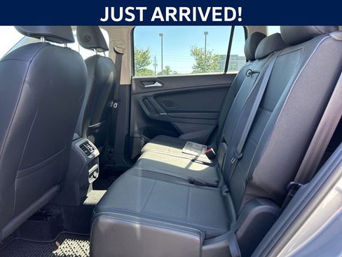 Used 2020 Volkswagen Tiguan SE w/ Panoramic Sunroof Package image 9