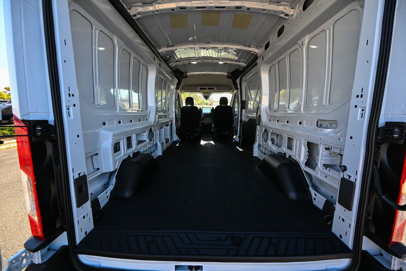 New 2027 Ford Transit 250 148 Medium Roof RWD image 16
