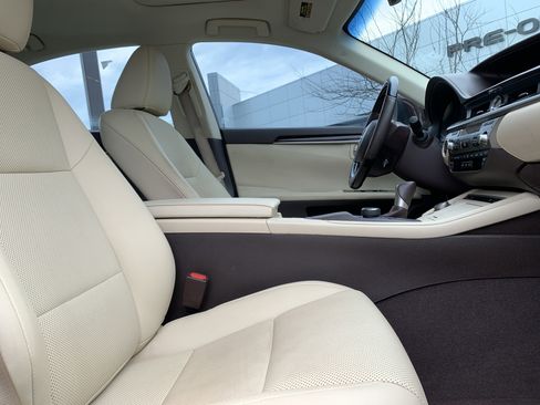 Used 2016 Lexus ES 350 w/ Premium Package w/Wood Trim FWD image 35