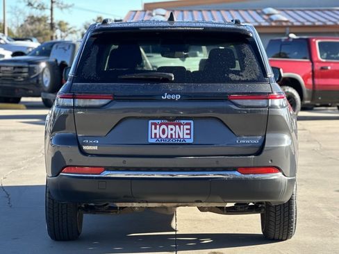 Used 2024 Jeep Grand Cherokee Laredo image 4