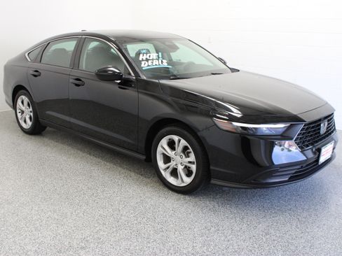 Used 2025 Honda Accord LX image 4