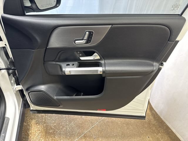 Used 2023 Mercedes-Benz GLB 250 4MATIC image 27