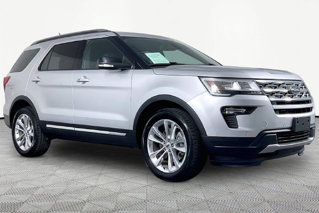 Used 2018 Ford Explorer XLT w/ Equipment Group 202A AWD/4WD image 3