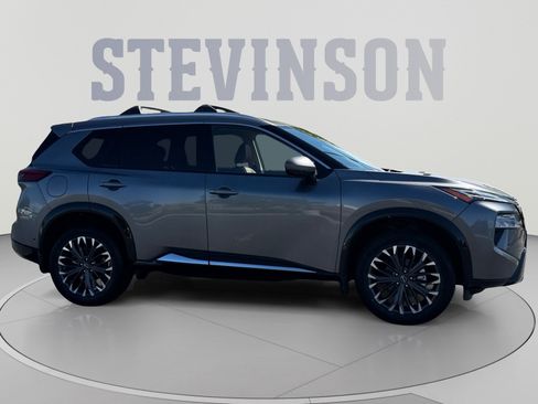 Used 2025 Nissan Rogue Platinum AWD/4WD image 6
