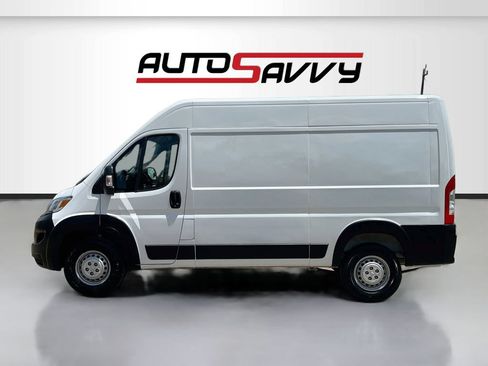 Used 2025 RAM ProMaster 2500 w/ Convenience Group FWD image 4