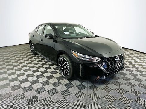 New 2025 Nissan Sentra SR image 3