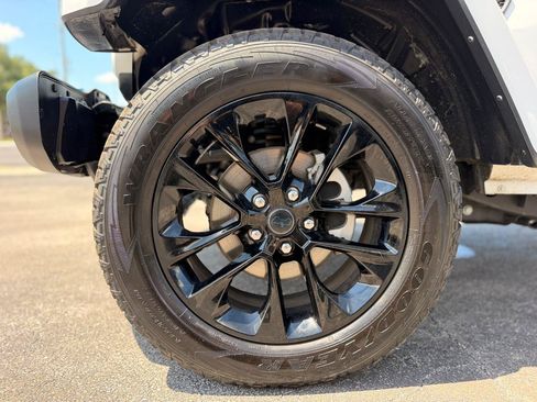 Used 2024 Jeep Wrangler Unlimited Sahara AWD/4WD image 38