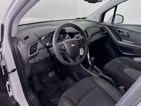 Used 2020 Chevrolet Trax LS w/ Tint and Cruise Package image 9