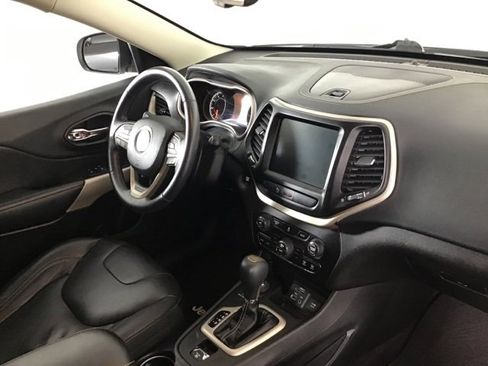 Used 2018 Jeep Cherokee Limited image 21