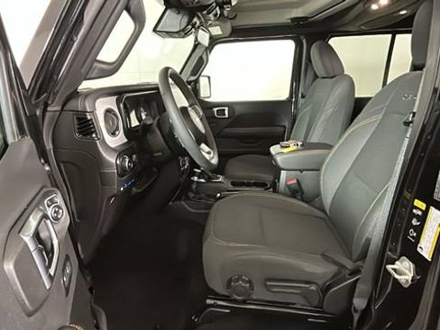 Used 2024 Jeep Wrangler Unlimited Sahara AWD/4WD image 11