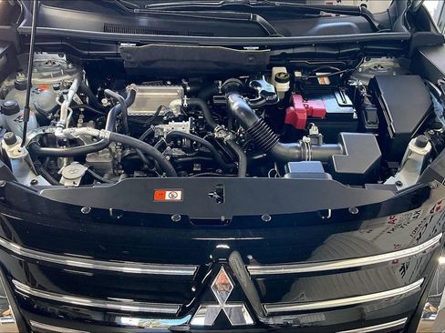 New 2026 Mitsubishi Outlander SE FWD image 11