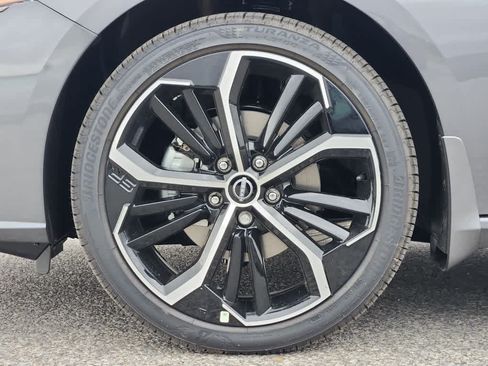 Used 2025 Nissan Altima 2.5 SR w/ SR Premium Package FWD image 6
