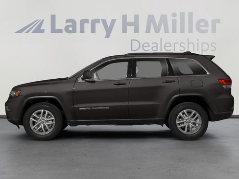 Used 2018 Jeep Grand Cherokee Altitude AWD/4WD image 3