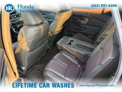 Used 2025 Honda Pilot Black Edition image 8