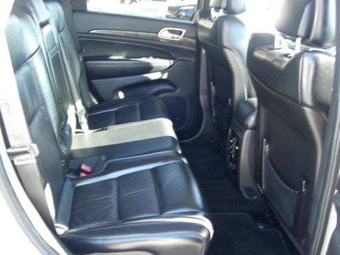 Used 2011 Jeep Grand Cherokee Laredo image 18