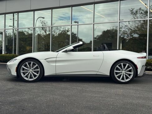 Used 2023 Aston Martin V8 Vantage Roadster image 3