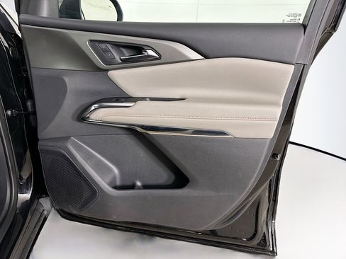 Used 2025 Chevrolet Traverse LT image 34