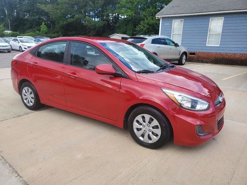 Used 2017 Hyundai Accent SE FWD image 3