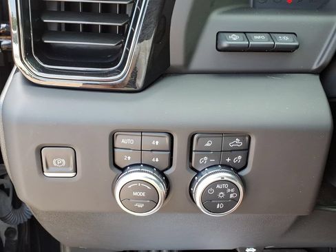 Used 2023 GMC Sierra 1500 AT4 w/ AT4 Premium Package AWD/4WD image 18