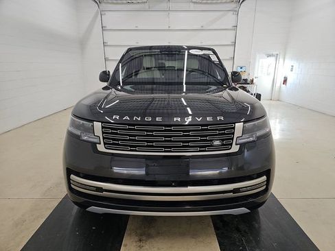 Used 2023 Land Rover Range Rover Long Wheelbase SE image 2