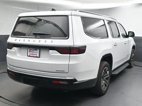 Used 2024 Jeep Wagoneer L Series II image 4