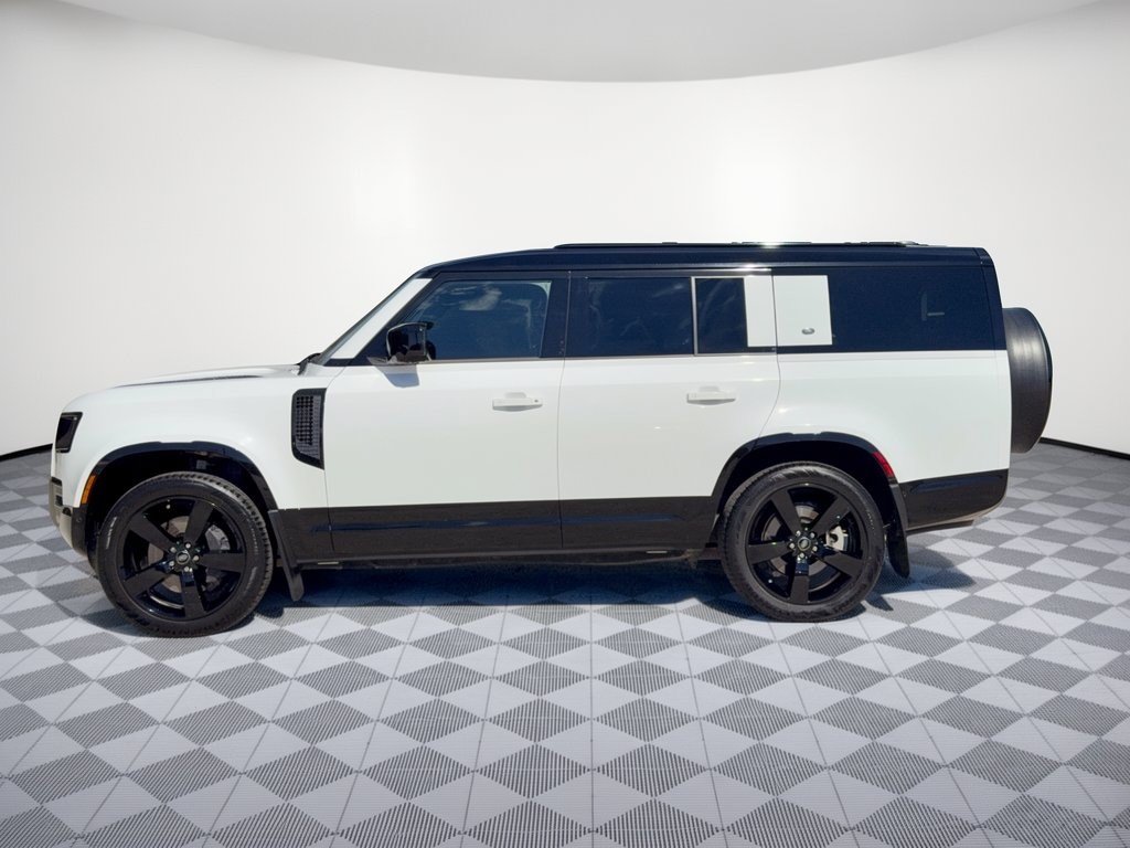 Used 2024 Land Rover Defender 130 X-Dynamic SE AWD/4WD image 2