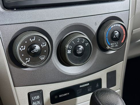 Used 2013 Toyota Corolla LE image 22