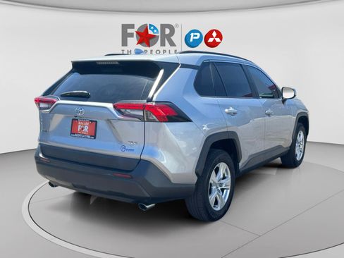 Used 2021 Toyota RAV4 XLE FWD image 5