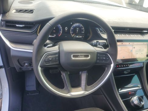 New 2026 Jeep Grand Cherokee L 2WD image 11