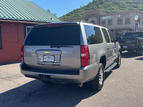 Used 2007 Chevrolet Suburban 2500 LT w/ LT Preferred Equipment Group AWD/4WD image 3