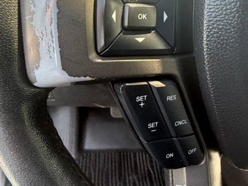 Used 2018 Ford Expedition XLT w/ Equipment Group 202A AWD/4WD image 19