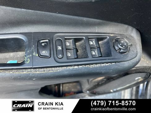 Used 2016 Jeep Renegade Latitude AWD/4WD image 12