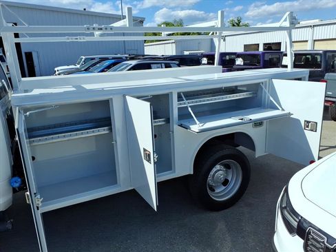 New 2026 RAM 5500 Tradesman AWD/4WD image 13