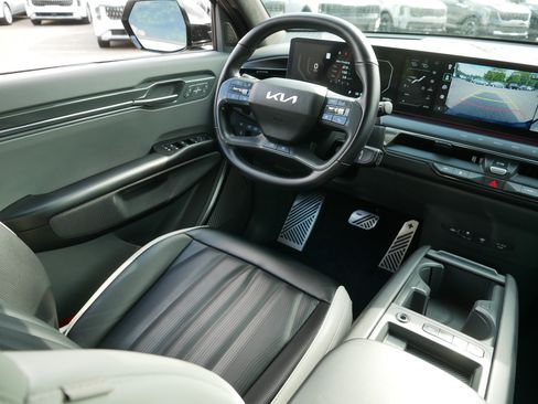 Certified 2024 Kia EV9 GT-Line AWD/4WD image 9
