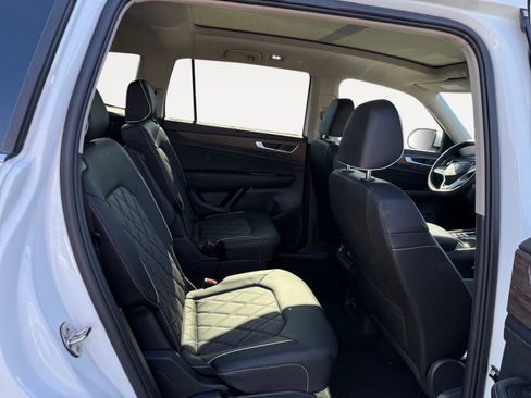 Certified 2025 Volkswagen Atlas SEL Premium R-Line AWD/4WD image 18
