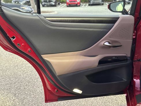 New 2025 Lexus ES 350 w/ Premium Package image 11