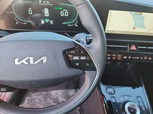 New 2025 Kia Niro EX w/ EX Cold Weather Package FWD image 17