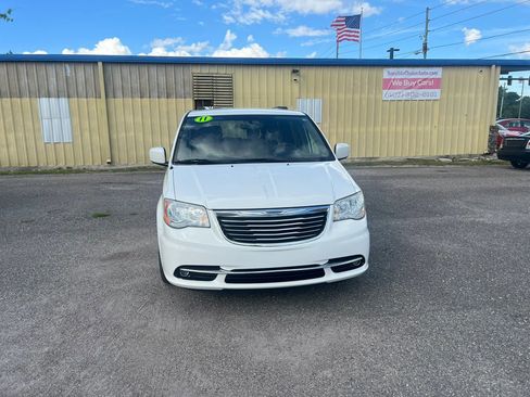 Used 2011 Chrysler Town & Country Touring w/ Trailer Tow Group FWD image 3